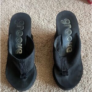 Groove Black Wedge Sandals